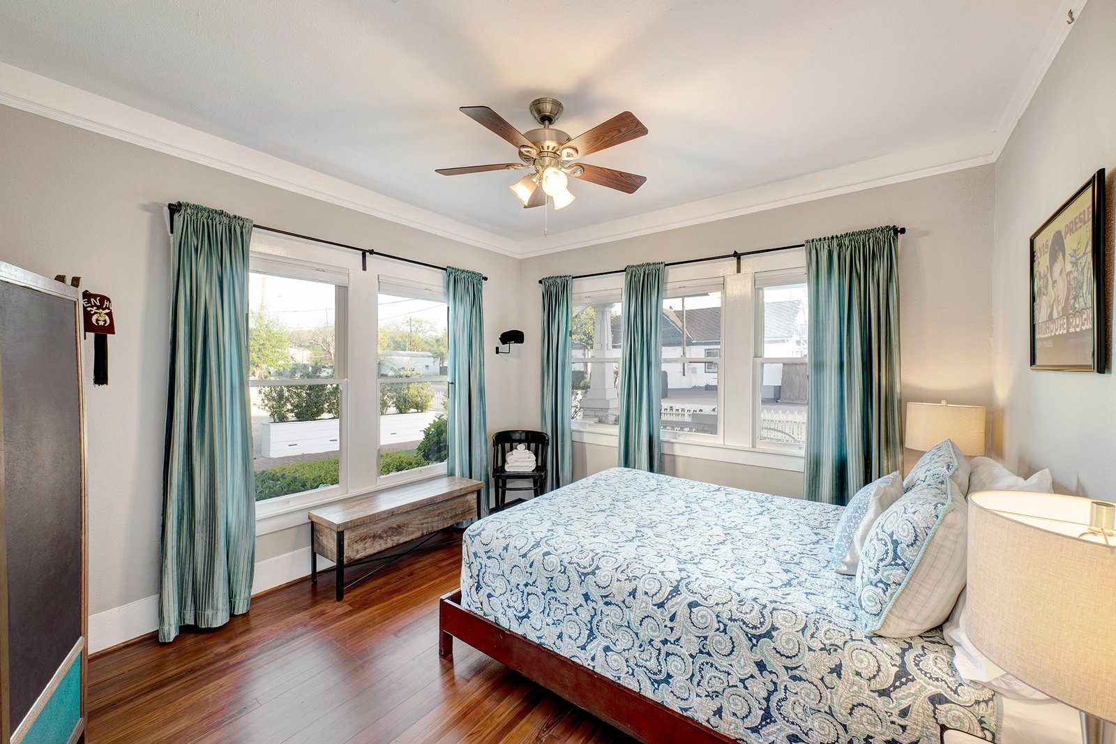 houston heights overnight stay bedroom